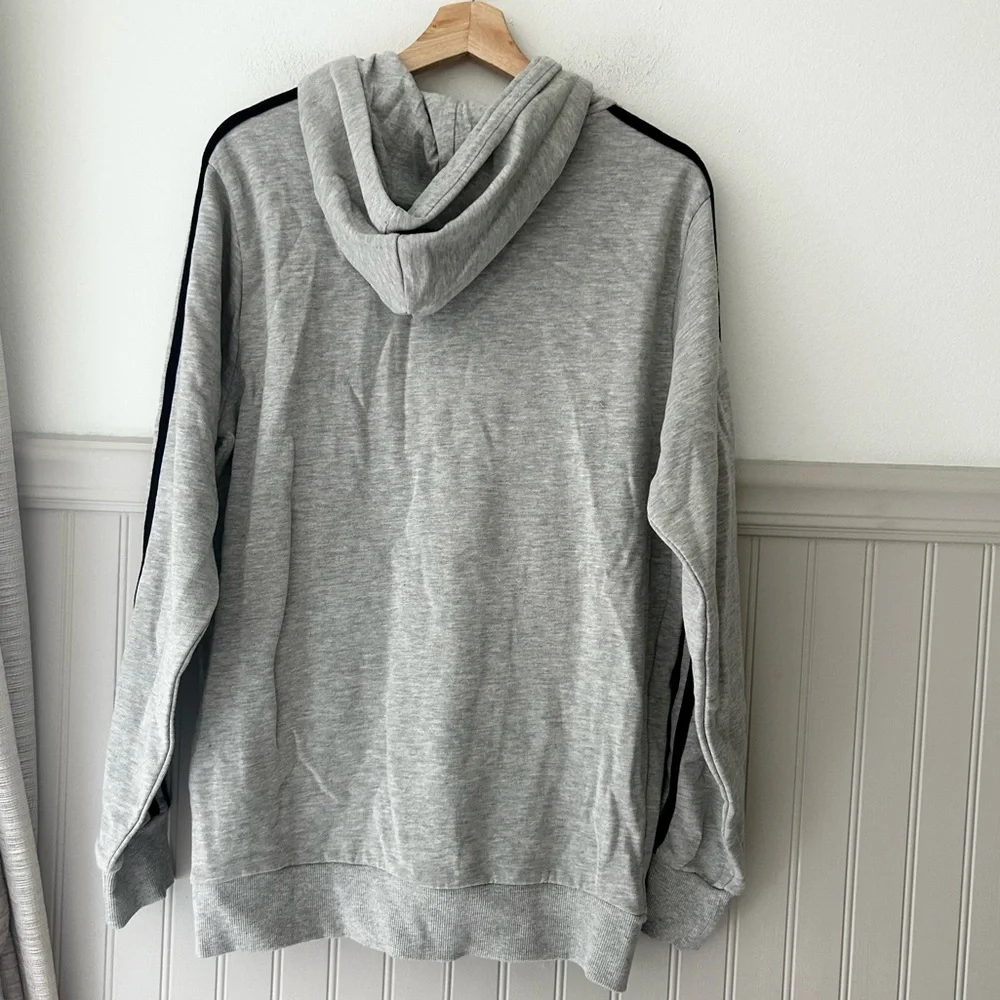 ⭐️ NEW Adidas Men's Small 3 Stripes Gray Hoodie Sweater